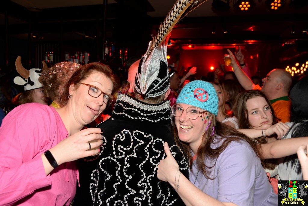 ../Images/Carnavals maandagavond in VdG 145.jpg